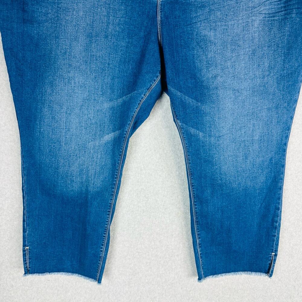 New Avenue Denim Womans Sz 32 Plus Crop Jeans Blue Denim Pockets Raw Hem NWT - Picture 5 of 11